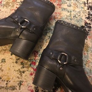 New in Box Frye Vera Stud Moto Short Boot Booties Cognac Sz 7.5 M $368